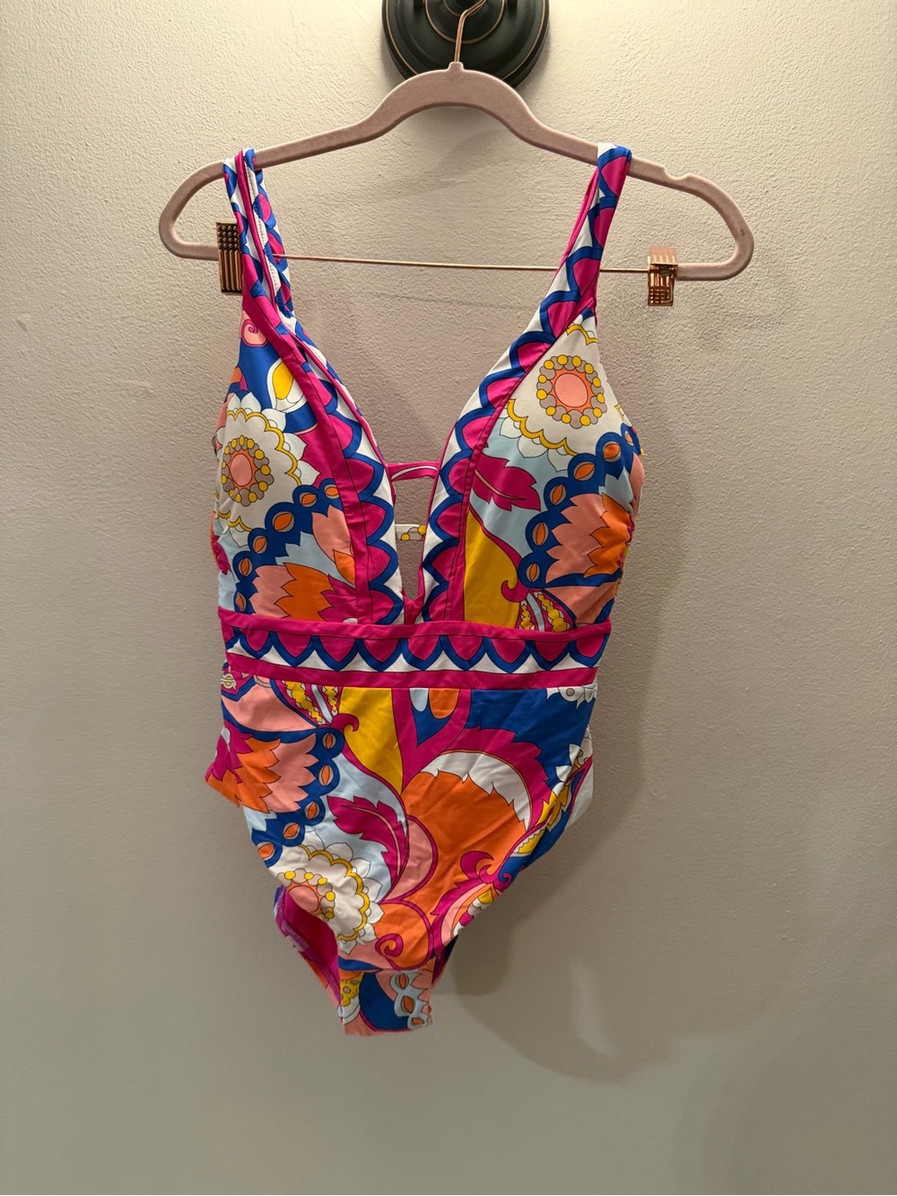 Trina Turk Plunge One Piece Swimsuit Size 8 Retro Mod Abstract Floral nwot